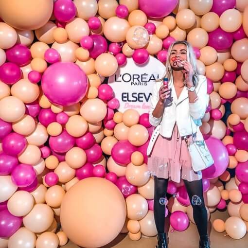 Balónková fotostěna na launching produktů značky L'Oreál.